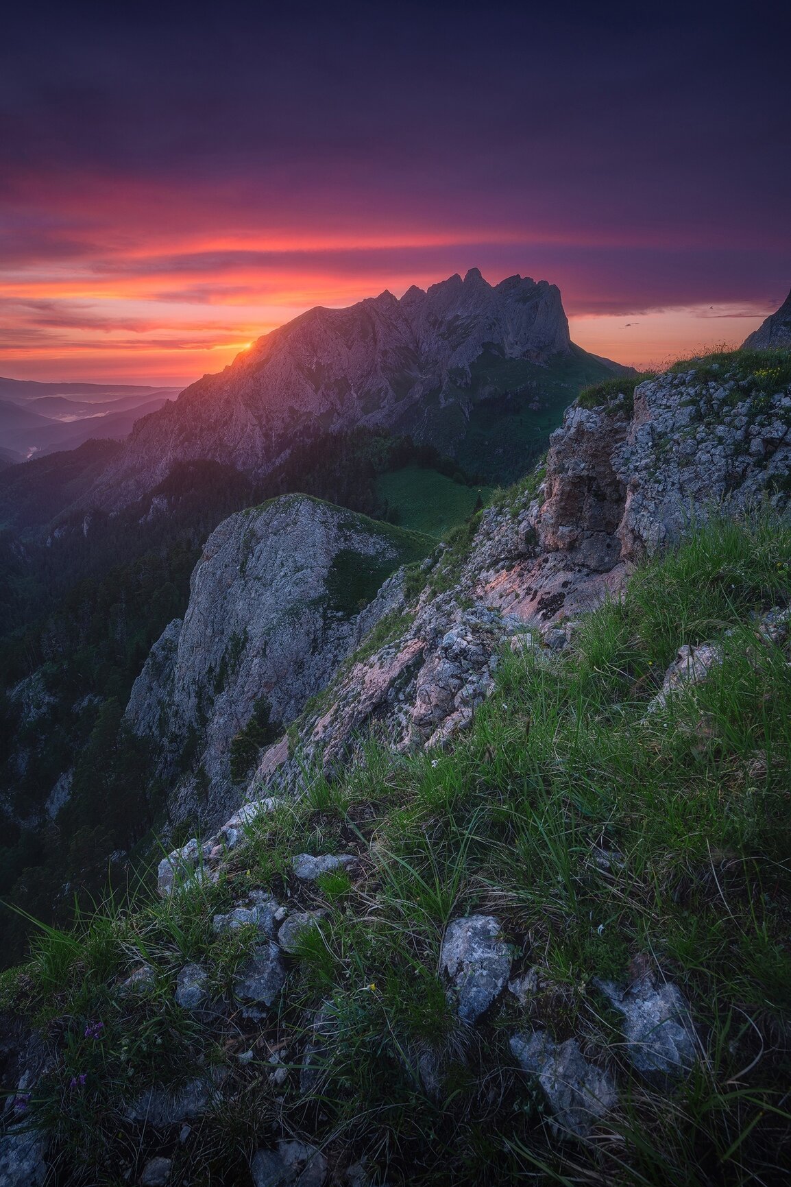 горы кавказа на закате